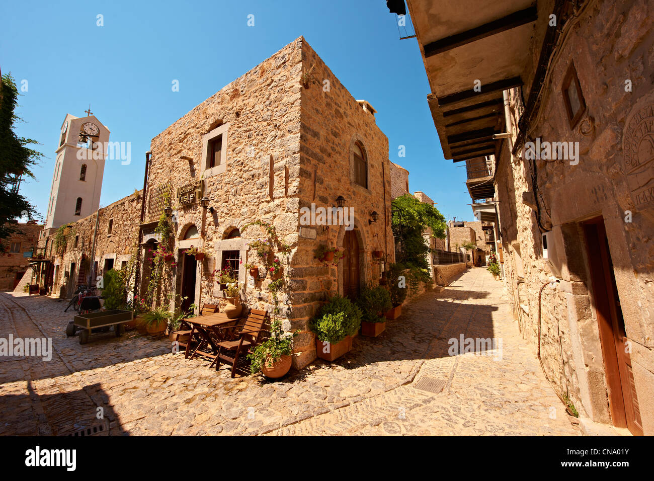 Les rues médiévales de mastic génois village fortifié de Mesta, Mastichochoria domaine de l'île de Chios, Grèce. Banque D'Images
