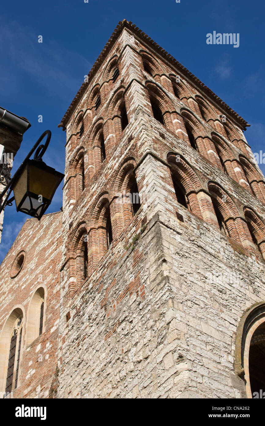 France, Lot, Cahors, Saint Barthelemy l'église avec son clocher Banque D'Images
