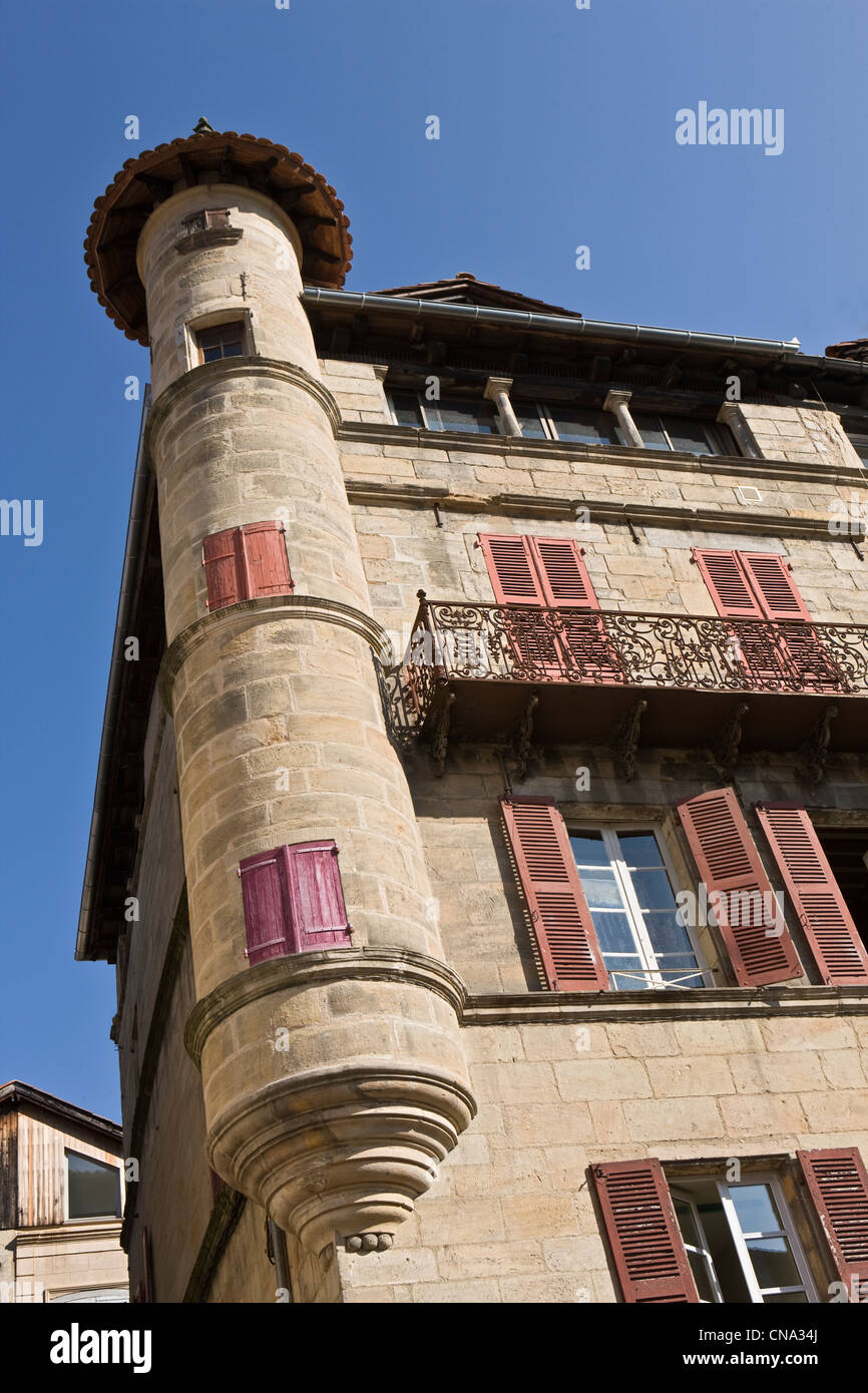 France, Lot, Figeac, Maison Cisteron, 18 Place Carnot au-dessus d'un rez-de-chaussée du douzième siècle, s'élèvent sur les façades sobres Banque D'Images