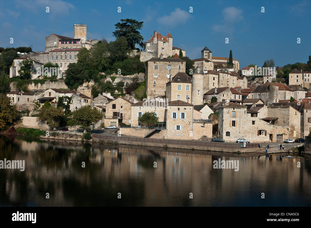 France, Lot, Puy-l'évêque, cité médiévale, le pied sur la rive droite du Lot, les vieilles maisons de la ville avec belles pierres Banque D'Images