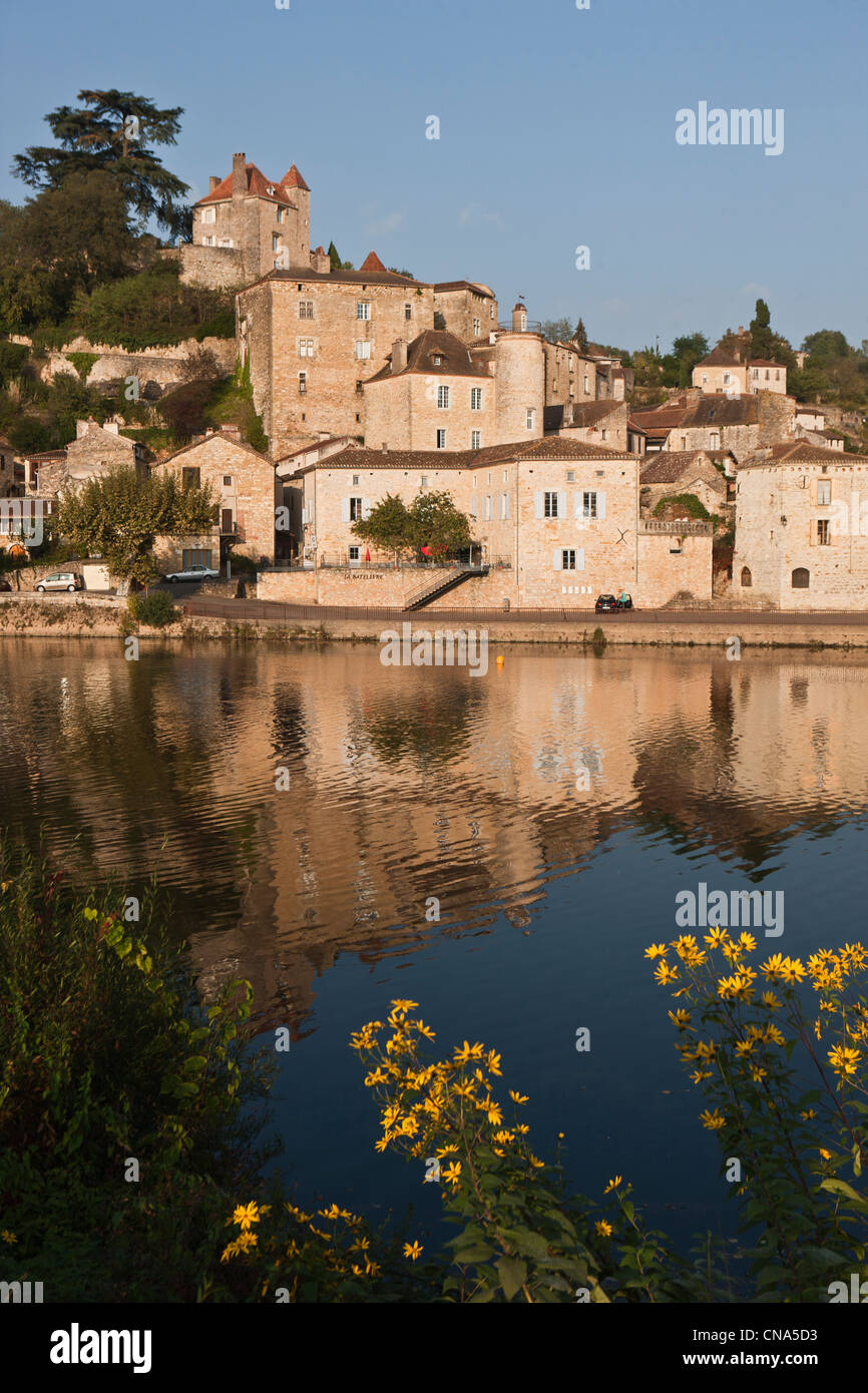 France, Lot, Puy-l'évêque, cité médiévale, le pied sur la rive droite du Lot, les vieilles maisons de la ville avec belles pierres Banque D'Images
