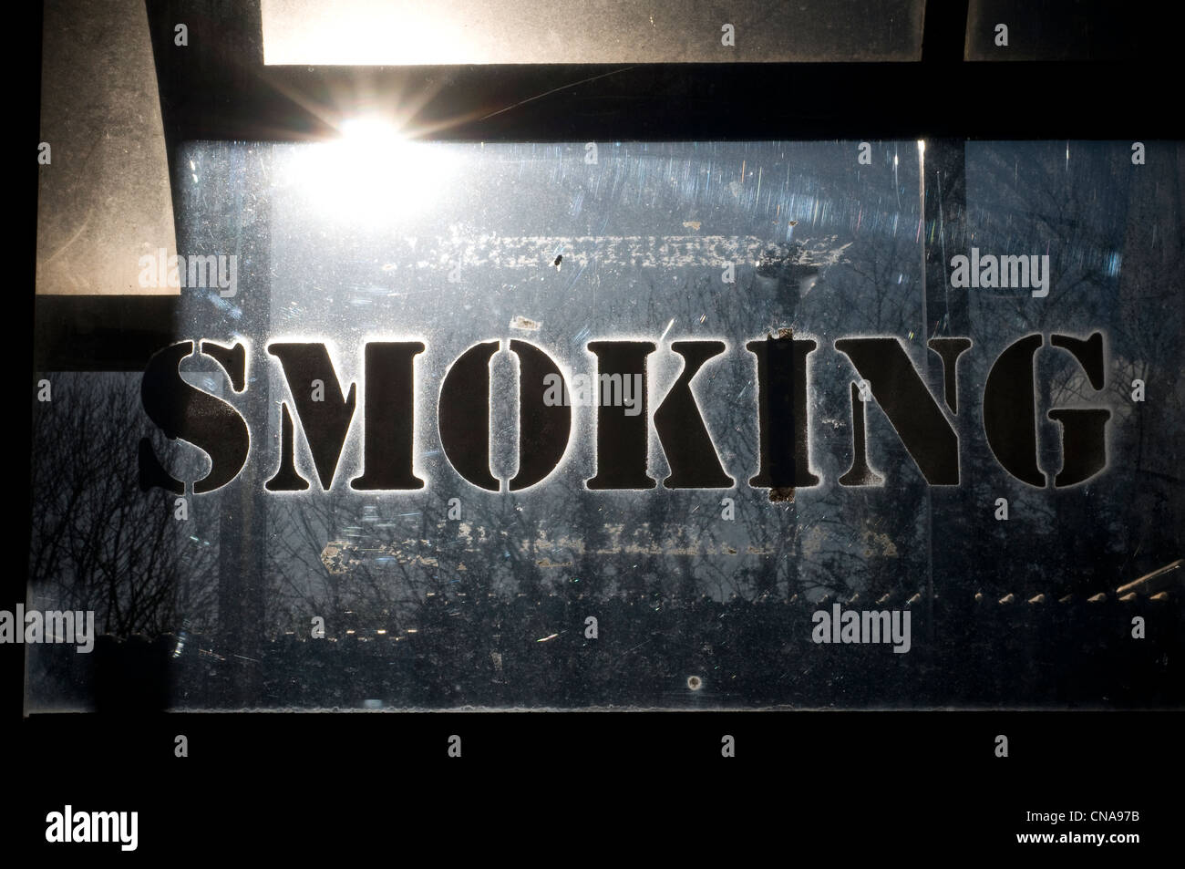 Fumeurs Fumeurs,logement, non, fumeur, signe, signe, fenêtre, verre Banque D'Images