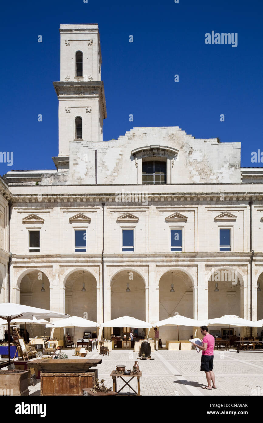 Italie, Pouilles, Lecce, centre culturel dans le vieux monastère Theatin datant 17e siècle avec clocher Sainte Irène, fini en 17e Banque D'Images