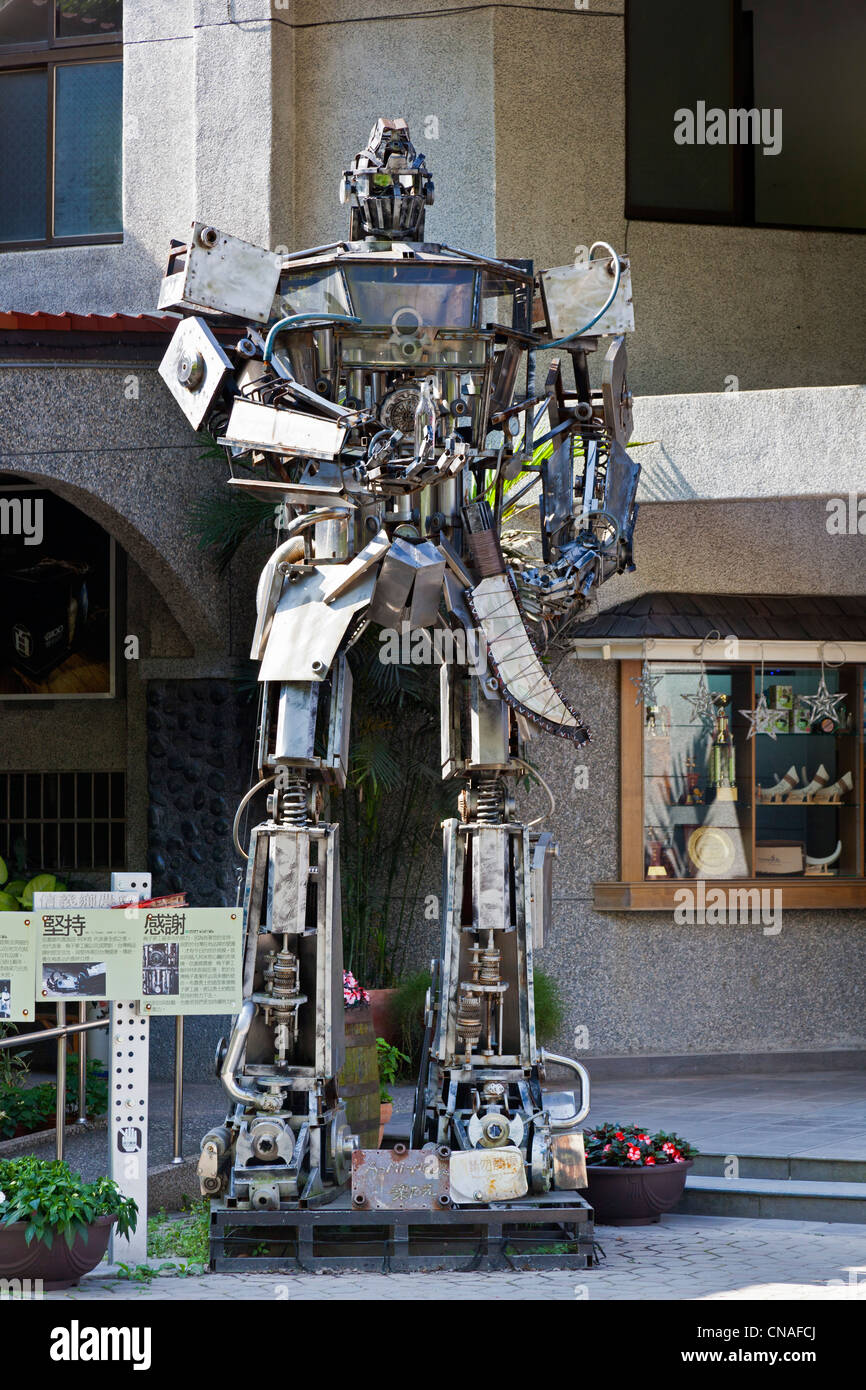Réplique de Transformers autobot Optimus Prime", en bordure de la route 21 près de Taiwan Shuili. JMH5891 Banque D'Images