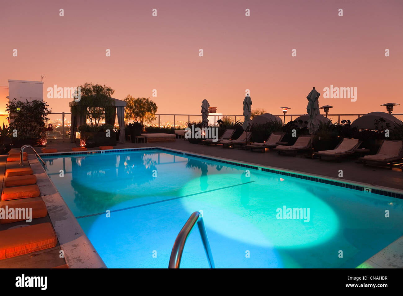 United States, California, Los Angeles, l'hôtel Andaz West Hollywood, situé sur Sunset Boulevard, la piscine Banque D'Images