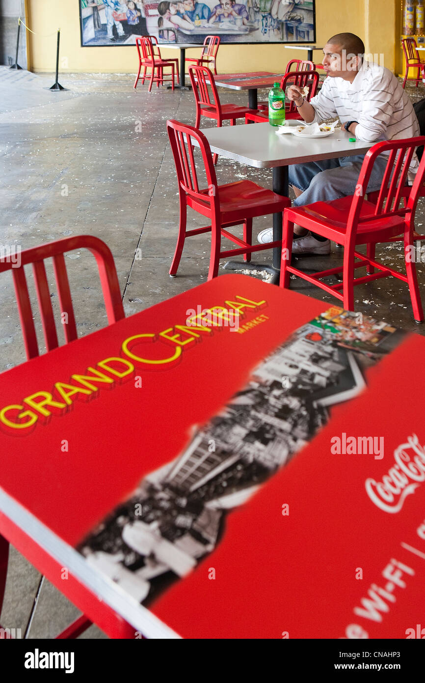 United States, California, Los Angeles, du centre-ville, quartier des théâtres de Broadway, terrasse d'un café à Grand Central Market Banque D'Images