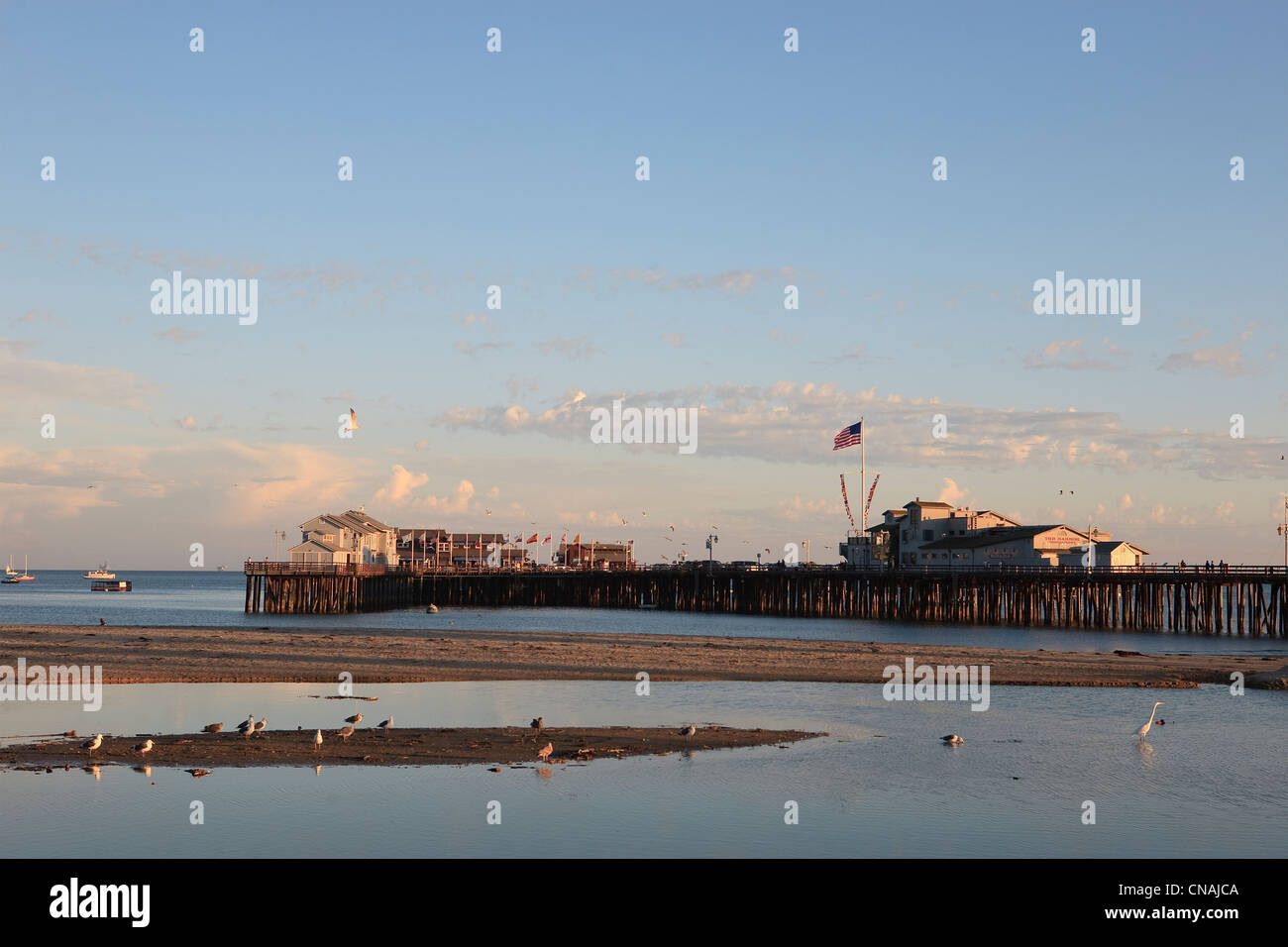 United States, California, Santa Barbara, Stearns Wharf au coucher du soleil Banque D'Images