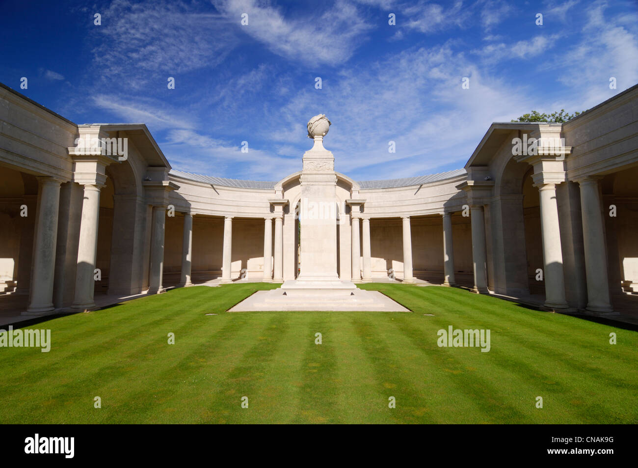 La France, Pas de Calais, Arras, le cimetière militaire du faubourg d'Amiens, Arras Flying Services Mémorial des 990 pilotes et Banque D'Images