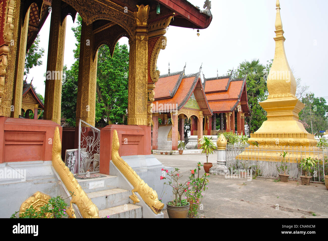 Wat Vatsensoukharam Nokeokoumane, Rue, Luang Prabang, Laos, Luang Prabang Province Banque D'Images