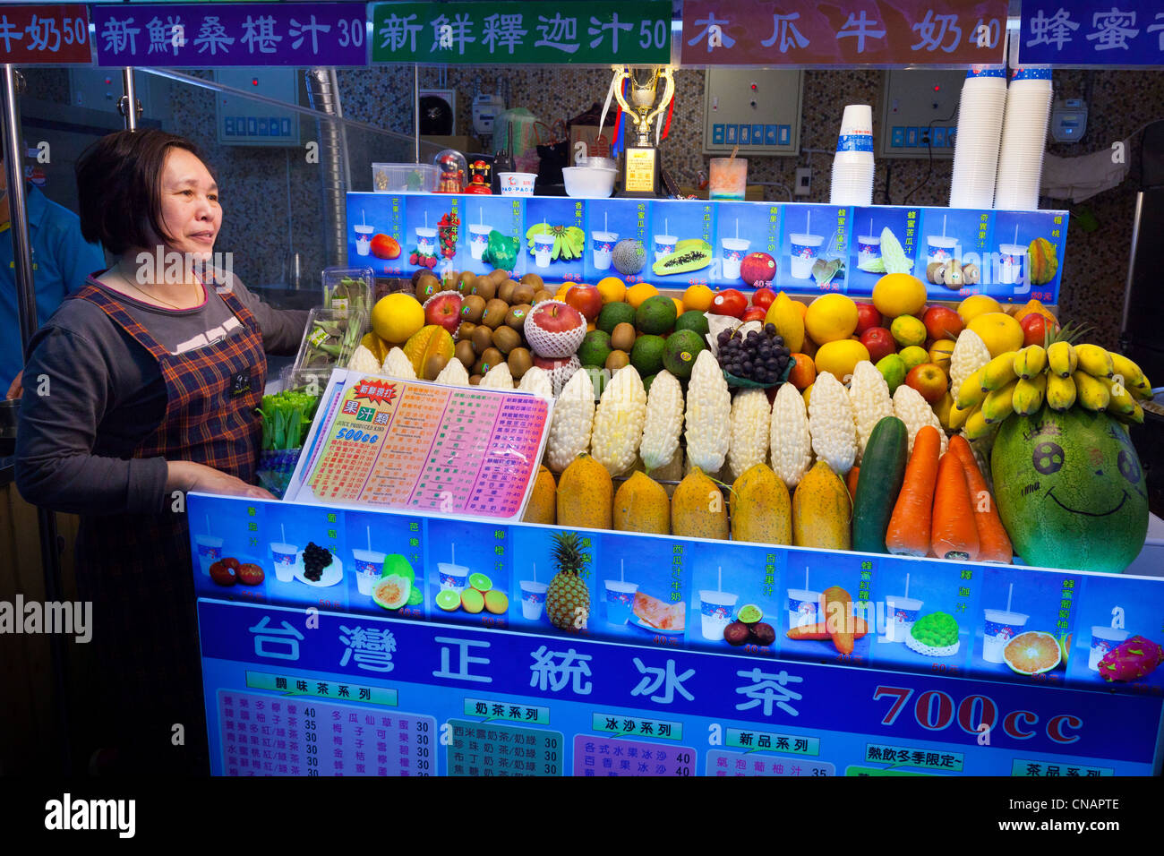 Stand de fruits et légumes du marché de nuit de Shilin Taipei Taiwan. JMH5992 Banque D'Images