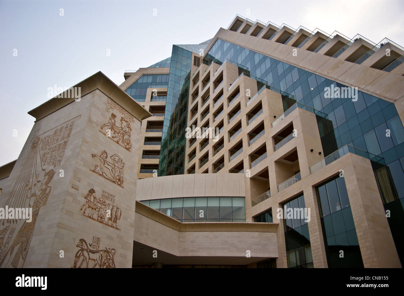 De style égyptien à l'extérieur de l'Hôtel Raffles, Dubaï, Émirats Arabes Unis Banque D'Images