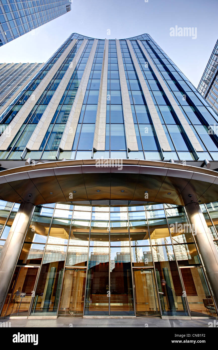 Churchill Sq Canary Wharf racleur de ciel ciel bleu Banque D'Images