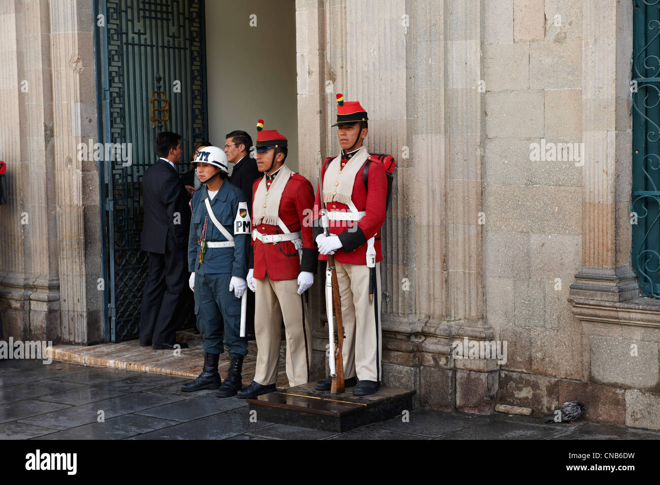 La garde présidentielle, en face du palais présidentiel, garde d'honneur du Bataillon Colorados, plaza Murillo, La Paz Banque D'Images