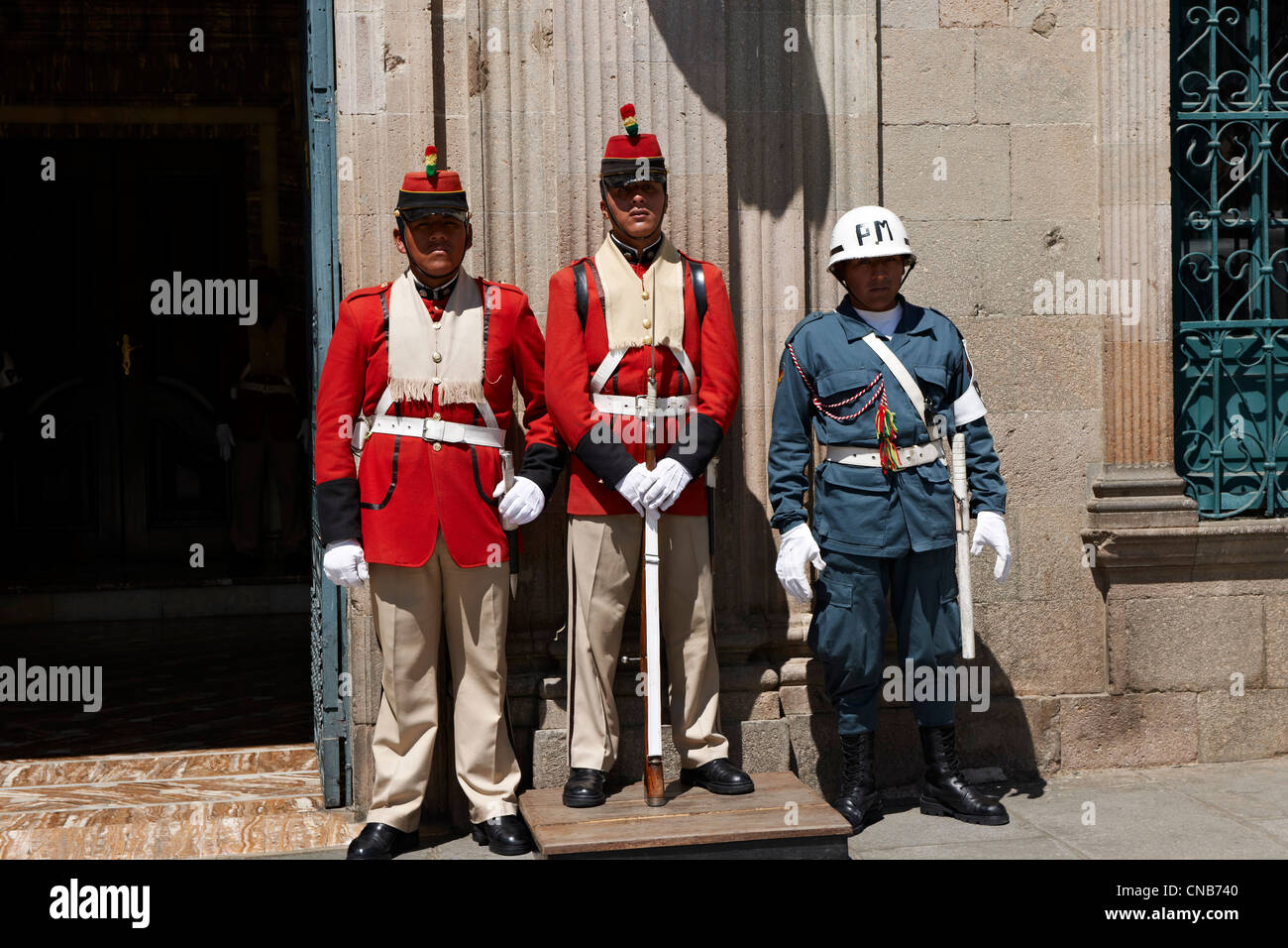 La garde présidentielle, en face du palais présidentiel, garde d'honneur du Bataillon Colorados, plaza Murillo, La Paz Banque D'Images