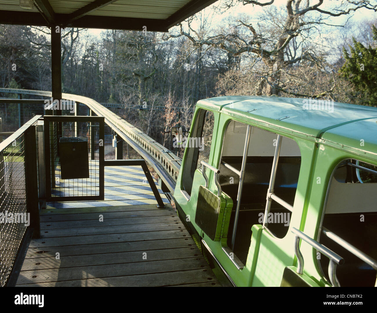 Hampshire Beaulieu National Motor Museum train monorail surélevé et la voie Banque D'Images