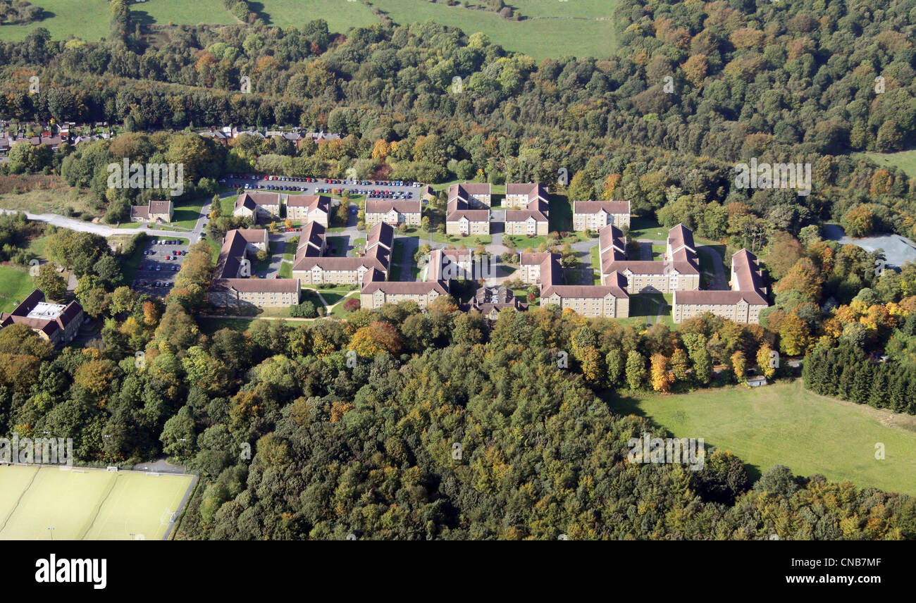 Vue aérienne de LA GALERIE DE FOUILLES Storthes Hall Student Accommodation faisant partie de l'Université HUDDERFIELD Banque D'Images