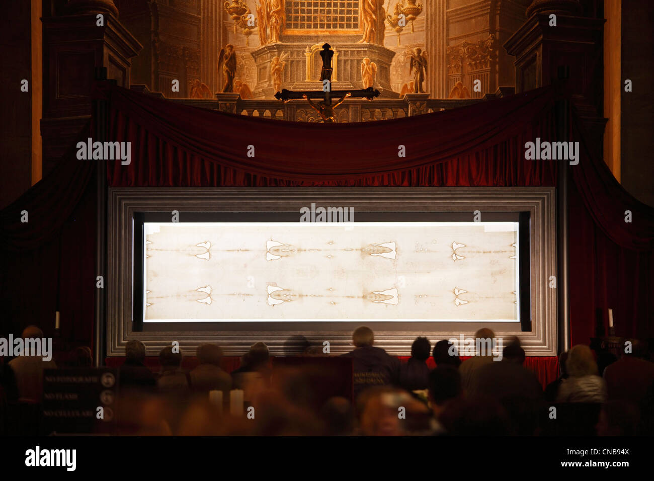 L'Italie, Piémont, Turin, Cattedrale di San Giovanni Battista (cathédrale St Jean le Baptiste), l'exposition solennelle du Saint Banque D'Images