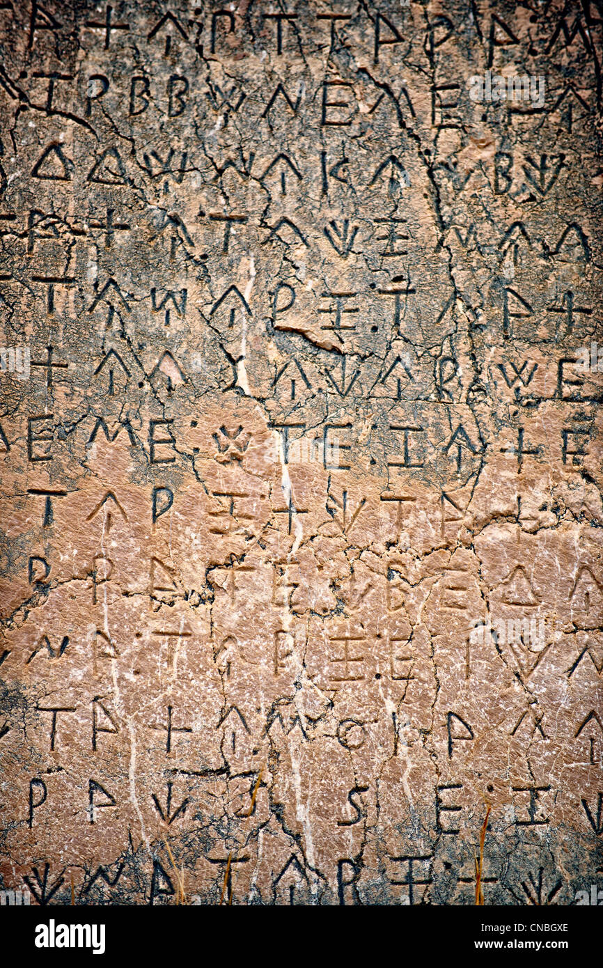 Obélisque de Xanthian pilier inscrit 425-400 avant J.-C. avec la plus longue savoir inscriptions Lyciennes. Xanthos en Turquie Banque D'Images