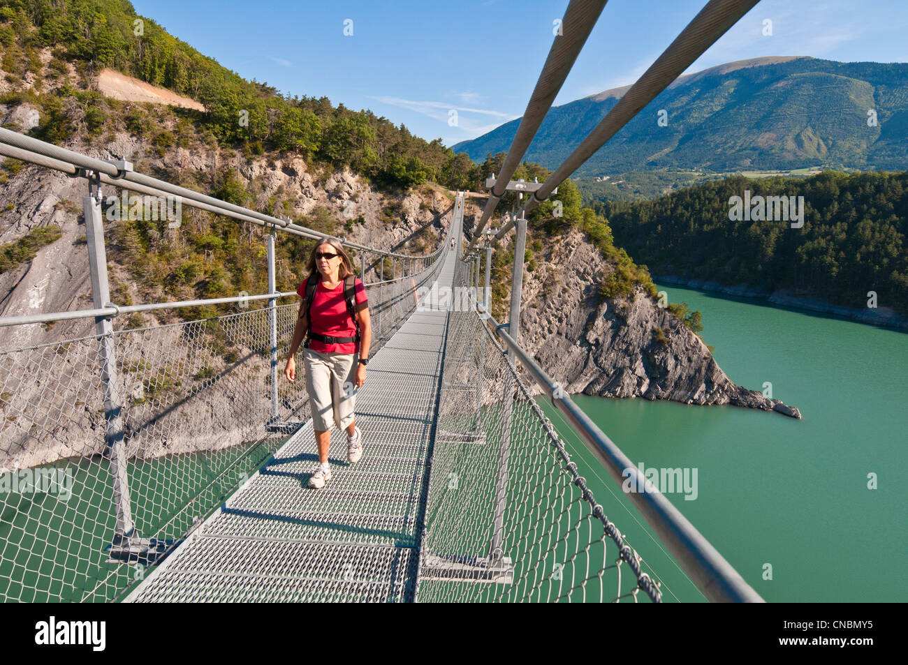 France, Isère, Monteynard Avignonet lac, randonnées autour du lac par les  passerelles himalayennes, le 180 mètres Ebron gateway Photo Stock - Alamy