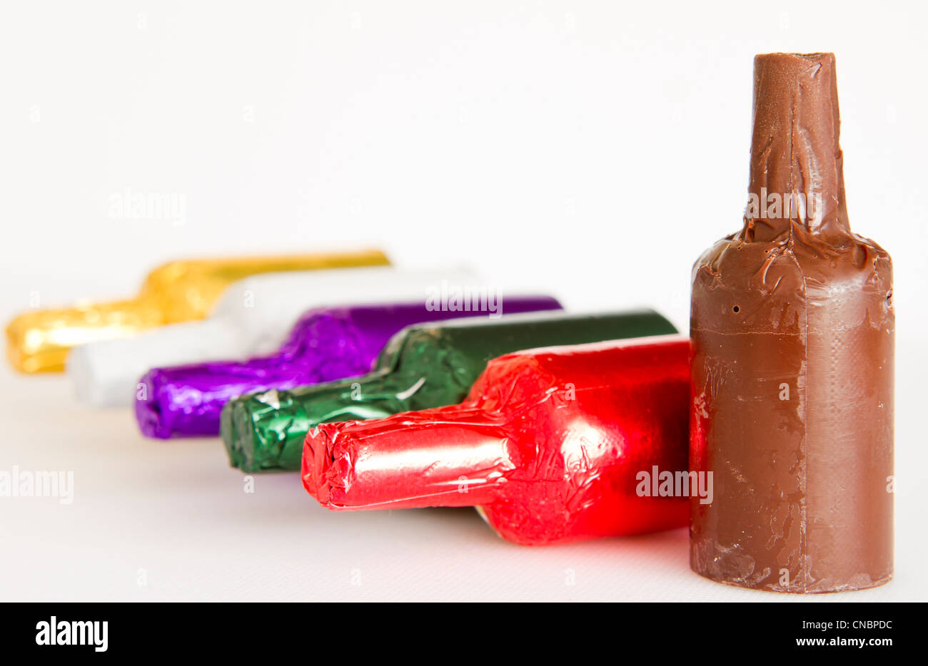 Le chocolat en forme de bouteille, remplie de saveurs de liqueur Banque D'Images