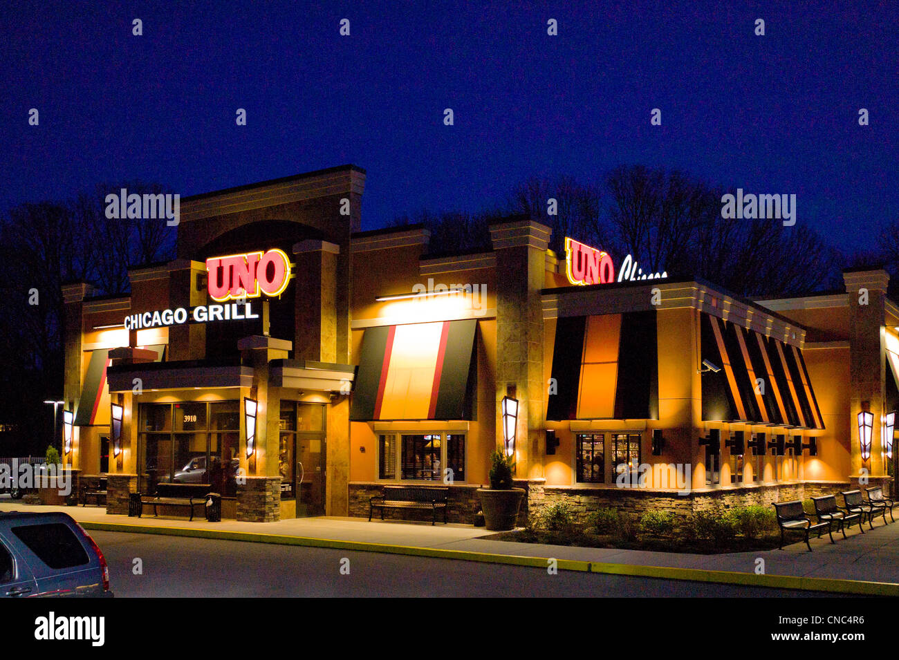 Crépuscule sur le Chicago Grill Restaurant dans la banlieue de Philadelphie, Pennsylvanie, USA Banque D'Images