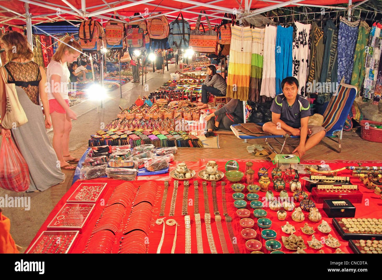 Marché de nuit de Luang Prabang, Sisavangvong Road, Luang Prabang, Laos, Luang Prabang Province Banque D'Images