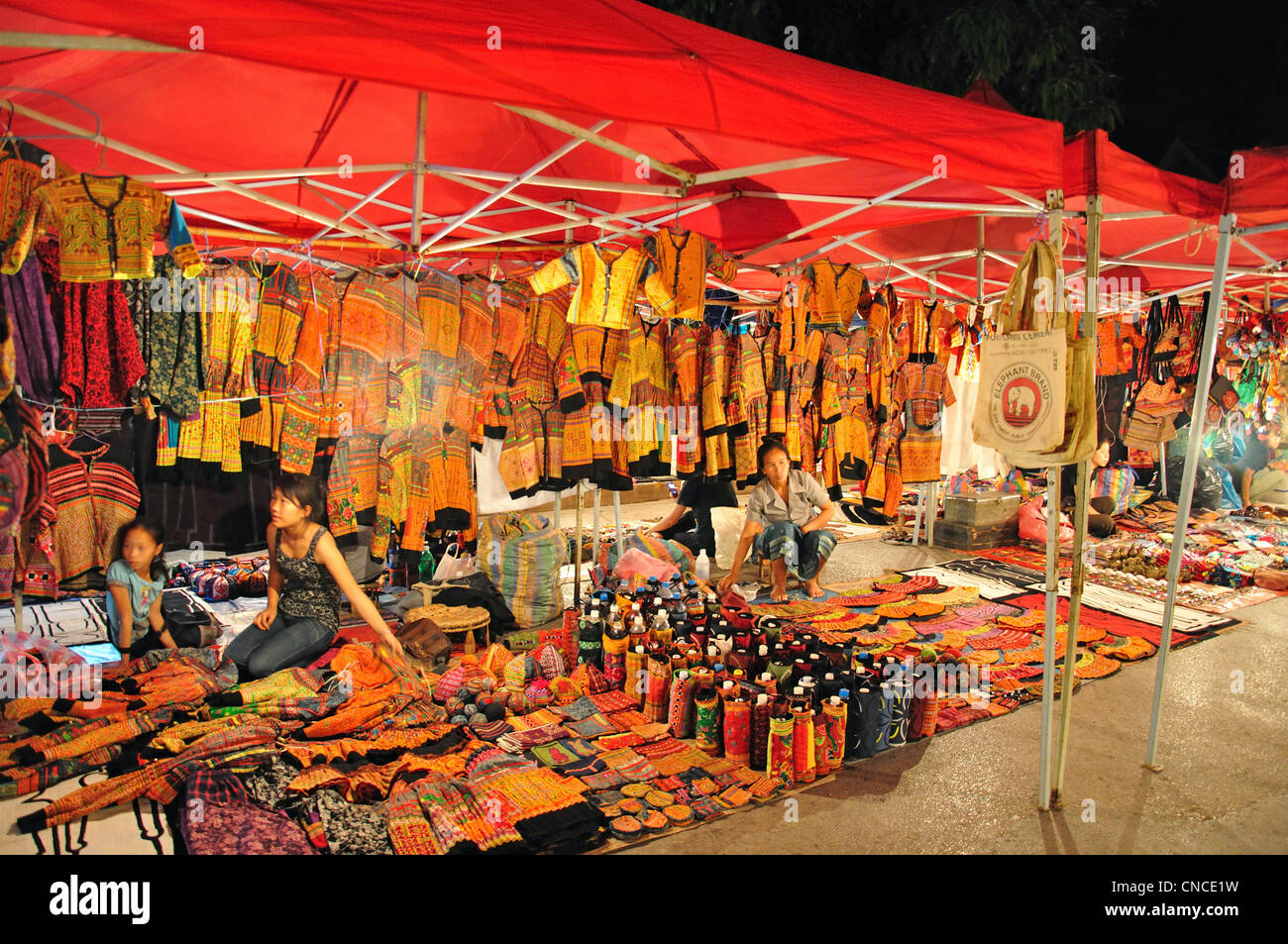Marché de nuit de Luang Prabang, Sisavangvong Road, Luang Prabang, Laos, Luang Prabang Province Banque D'Images