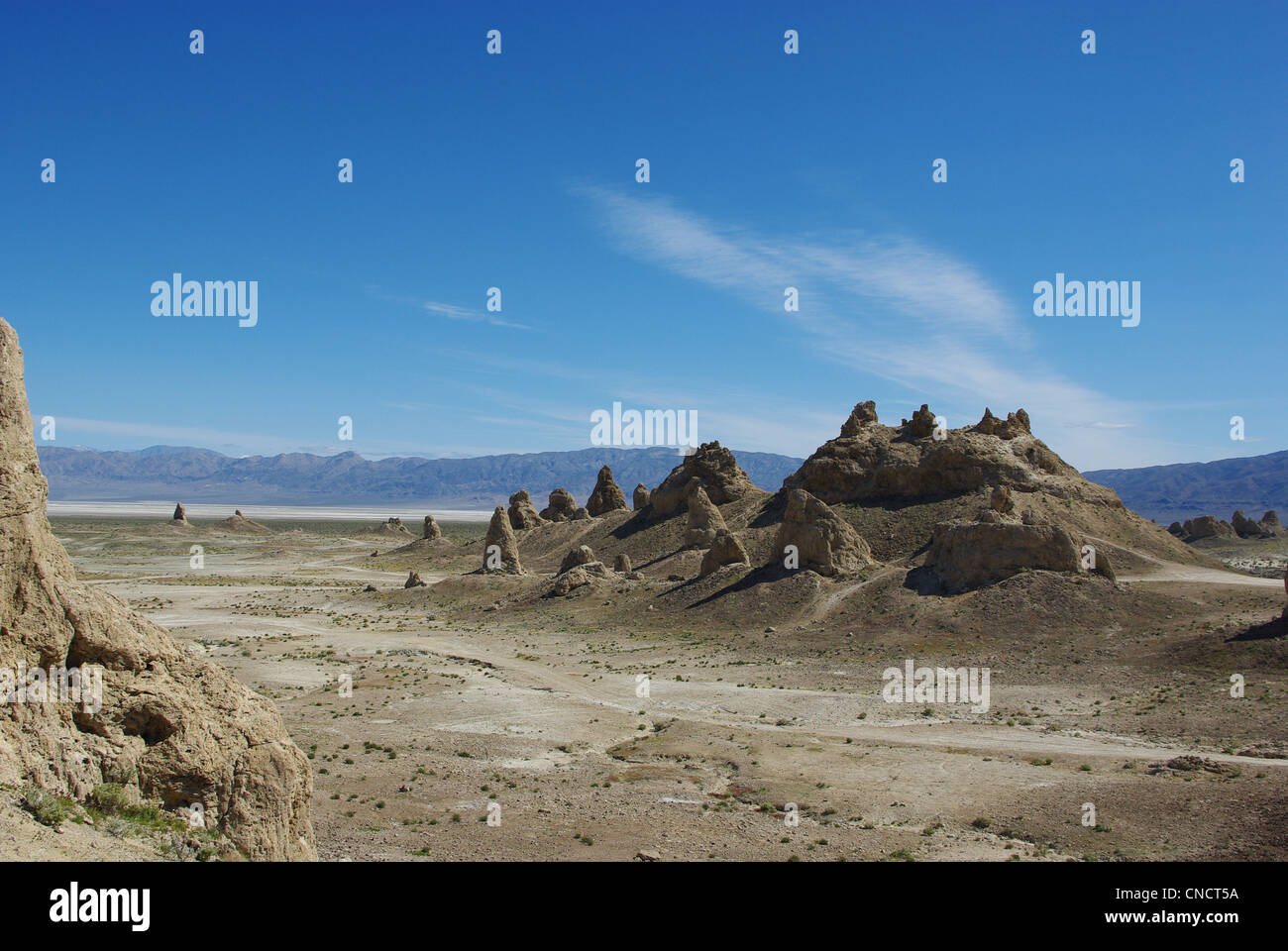 Le trona Pinnacles et Panamint Range, en Californie Banque D'Images