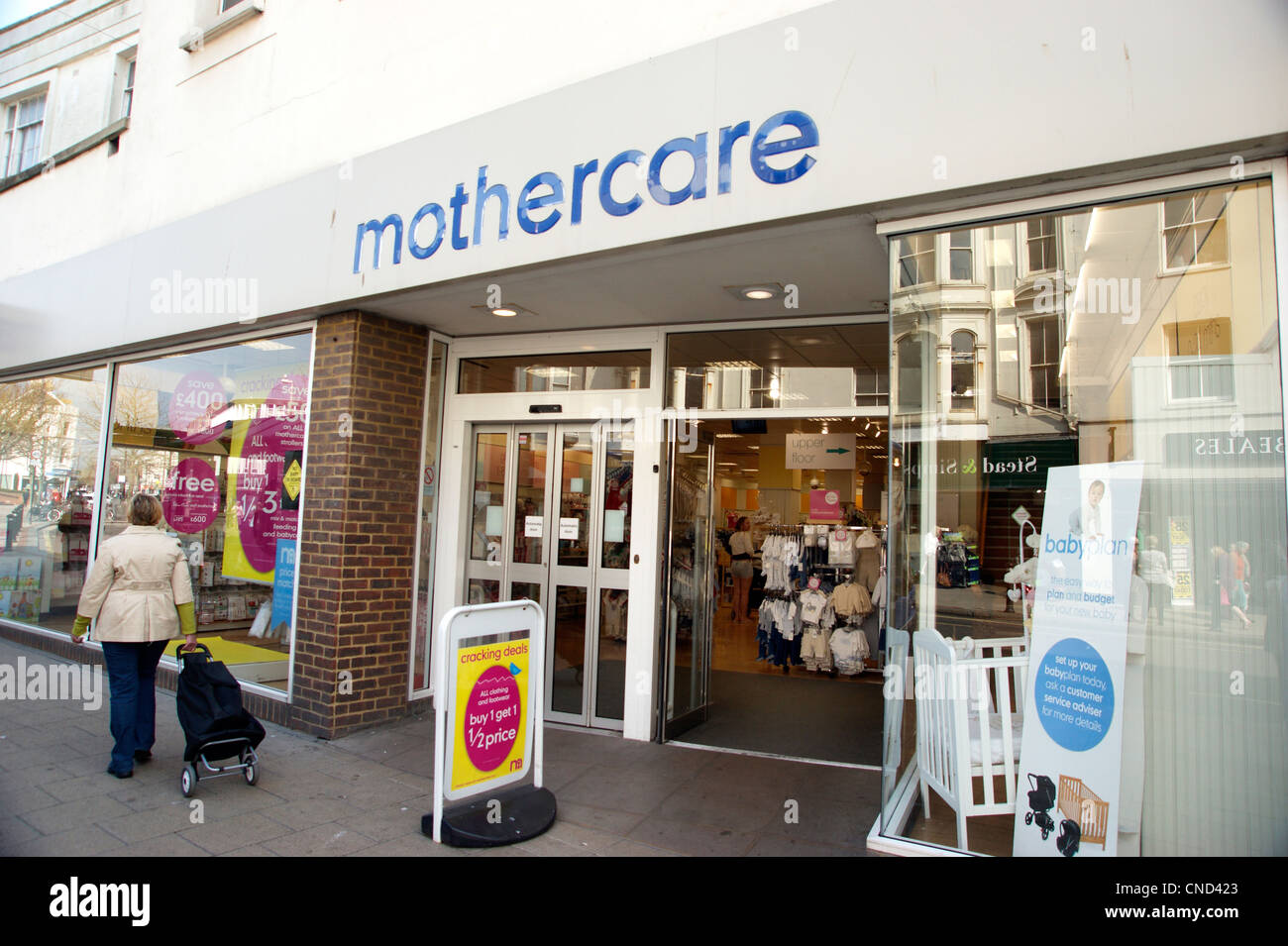 Dans la boutique du détaillant Mothercare high street Worthing West Sussex Banque D'Images