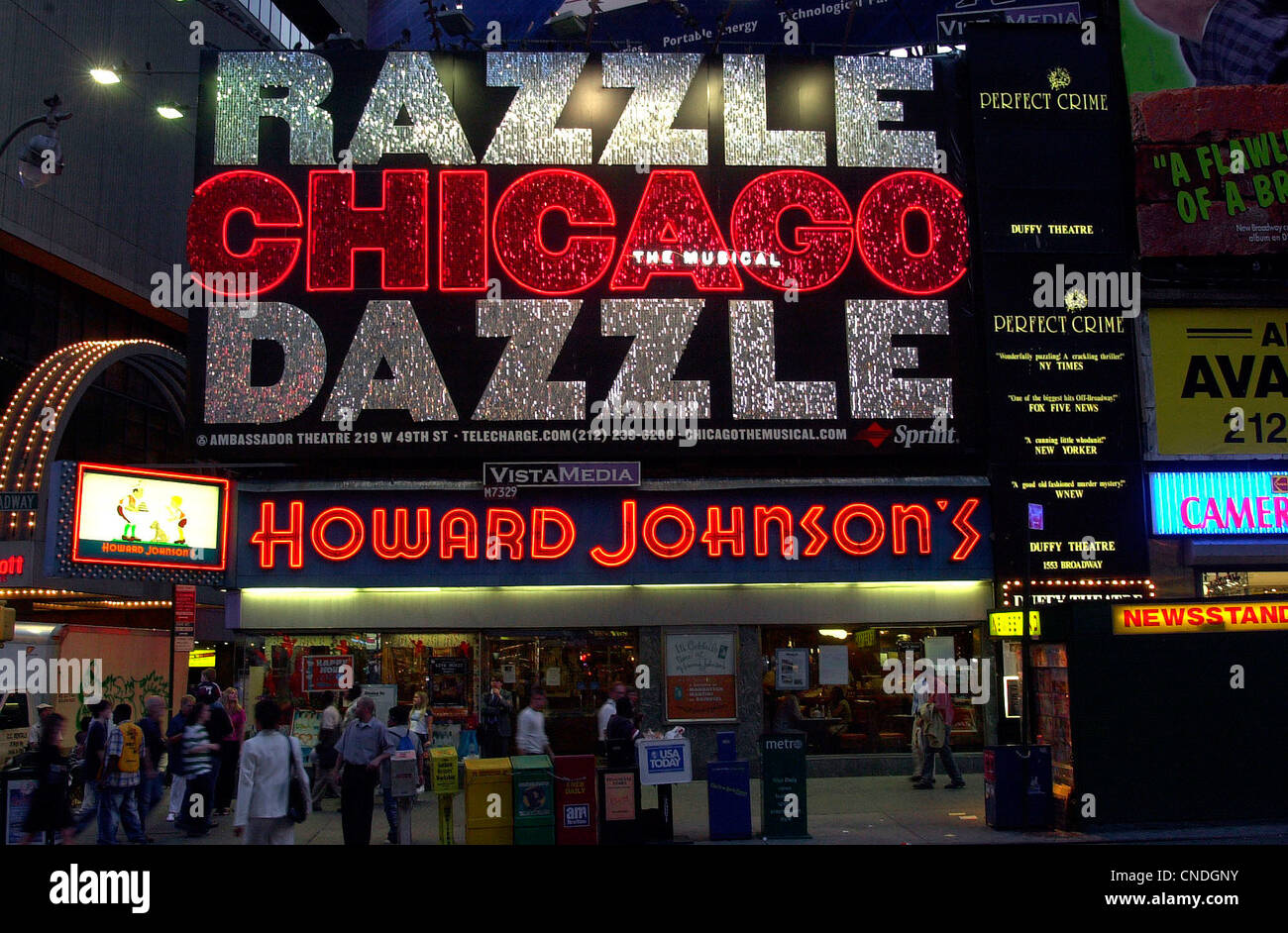 Un panneau pour le spectacle de Broadway Chicago est vu sur Times Square, le 29 juin 2004. (© Richard B. Levine) Banque D'Images