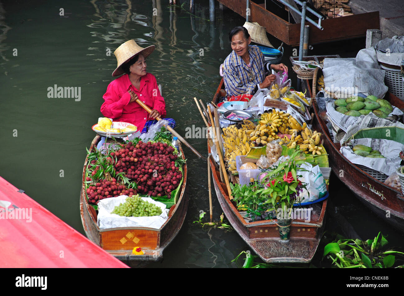 Marché flottant de Damnoen Saduak, province de Ratchaburi, Thaïlande Banque D'Images