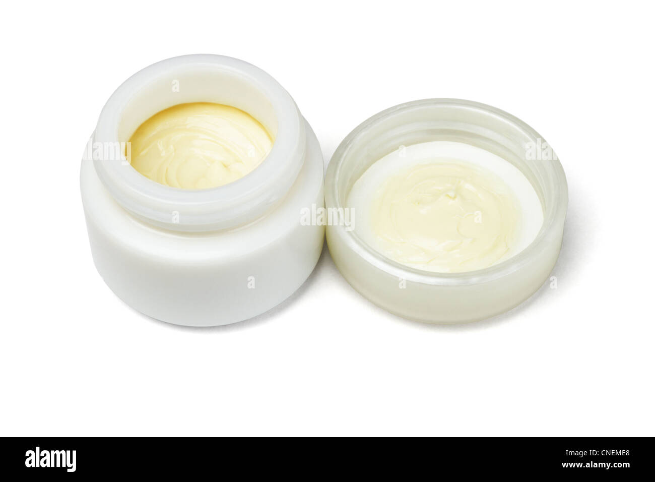 Ouvrir le récipient de crème cosmétique Faciale sur fond blanc Banque D'Images