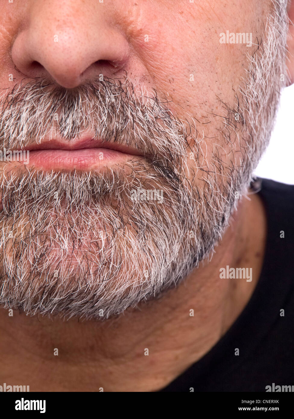 Extreme close up portrait d'un homme sérieux à la recherche Banque D'Images
