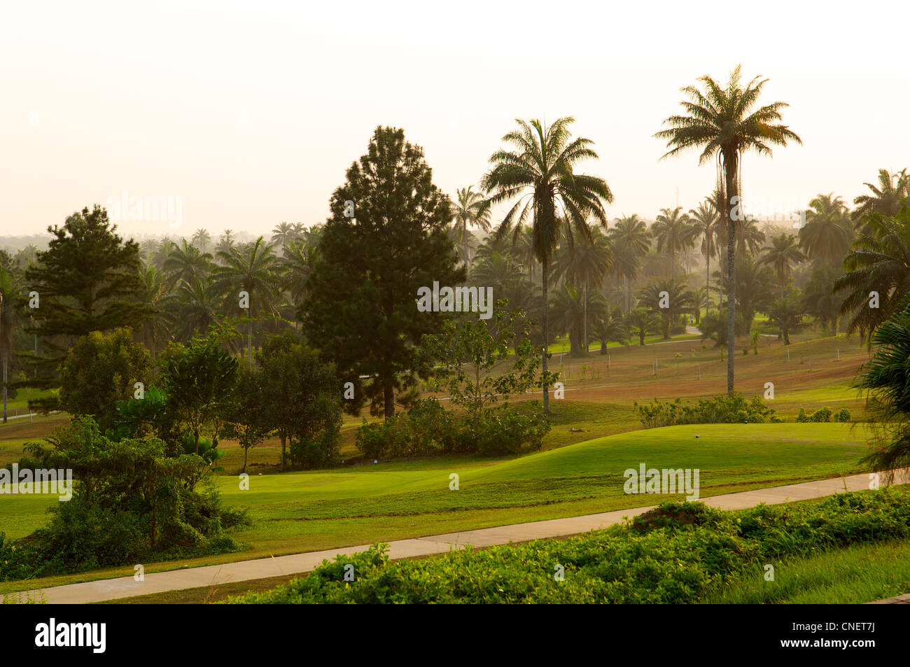 Une section de l'golf 18 trous au Golf Resort Le Méridien d'Uyo dans Etat d'Akwa Ibom dans theNiger dans le sud du delta du Nigeria Banque D'Images