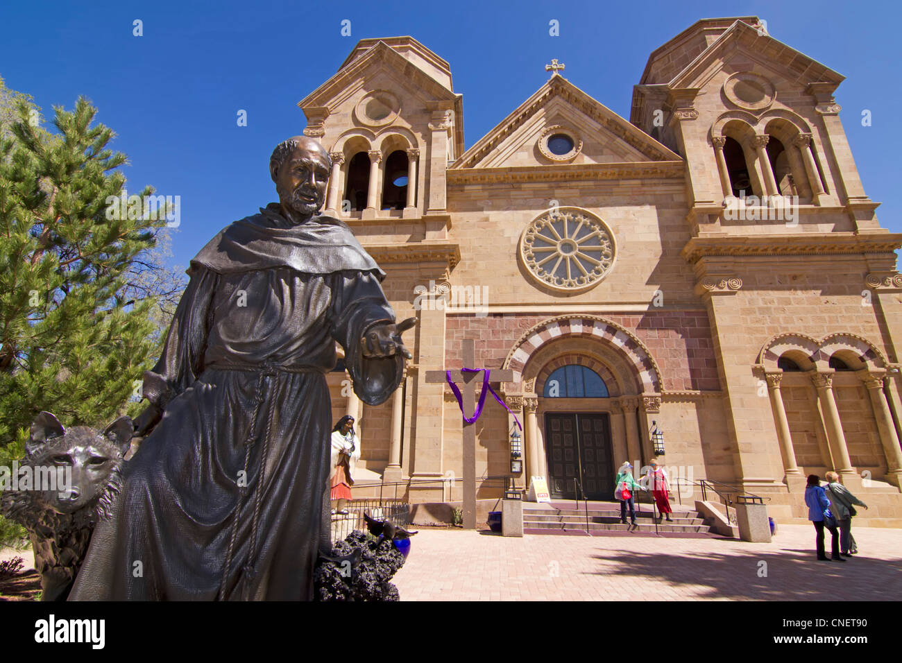 Sculpture de Saint François d'assise en face de la cathédrale de Santa Fe, Nouveau Mexique Banque D'Images