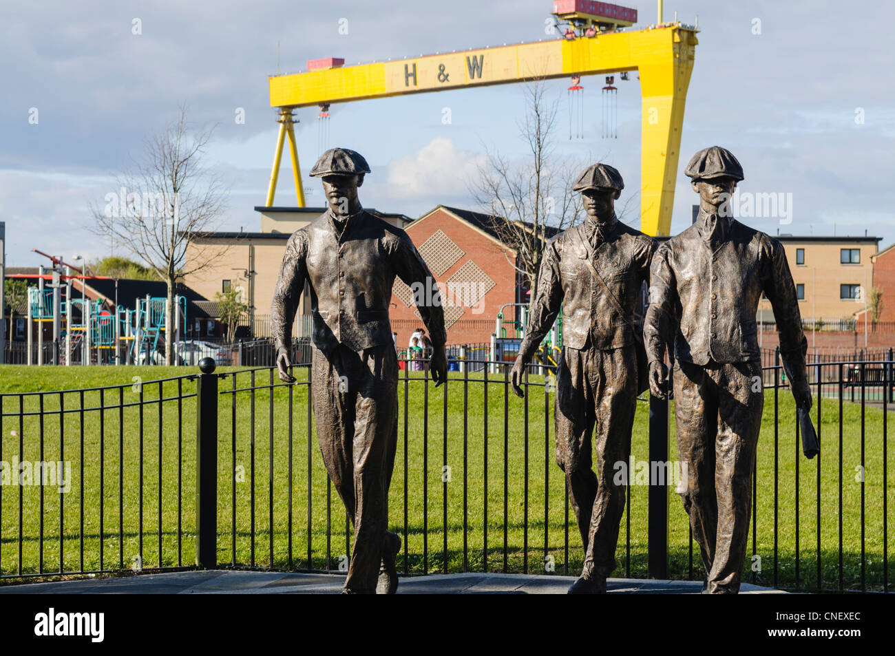 Statues de triage pour commémorer les hommes qui travaillaient dans les chantiers navals Harland and Wolff. Artiste : Ross Wilson. Banque D'Images