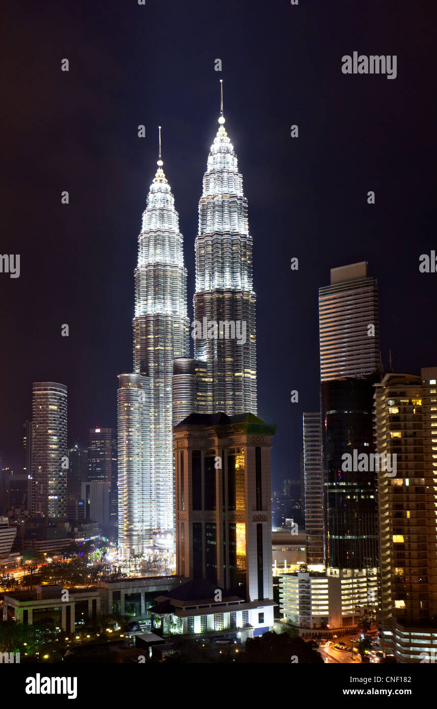 Tours Petronas de nuit, Kuala Lumpur, Malaisie Banque D'Images