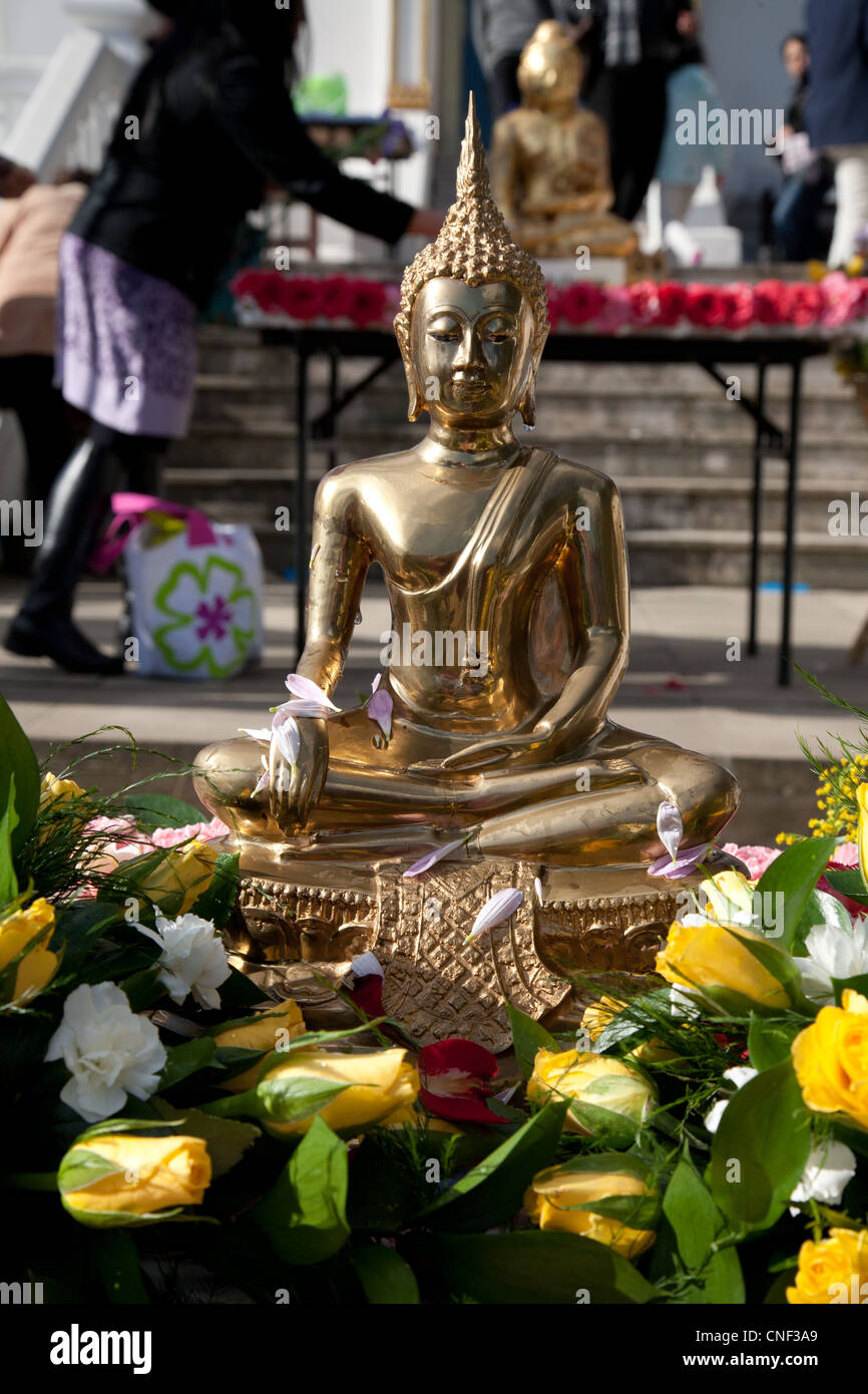 Nouvel An thaïlandais Songkran 2554 2012 ( ère bouddhiste) également connu sous le nom de la fête de l'eau, célébrée à l'Buddhapadipa Temple Londres Banque D'Images