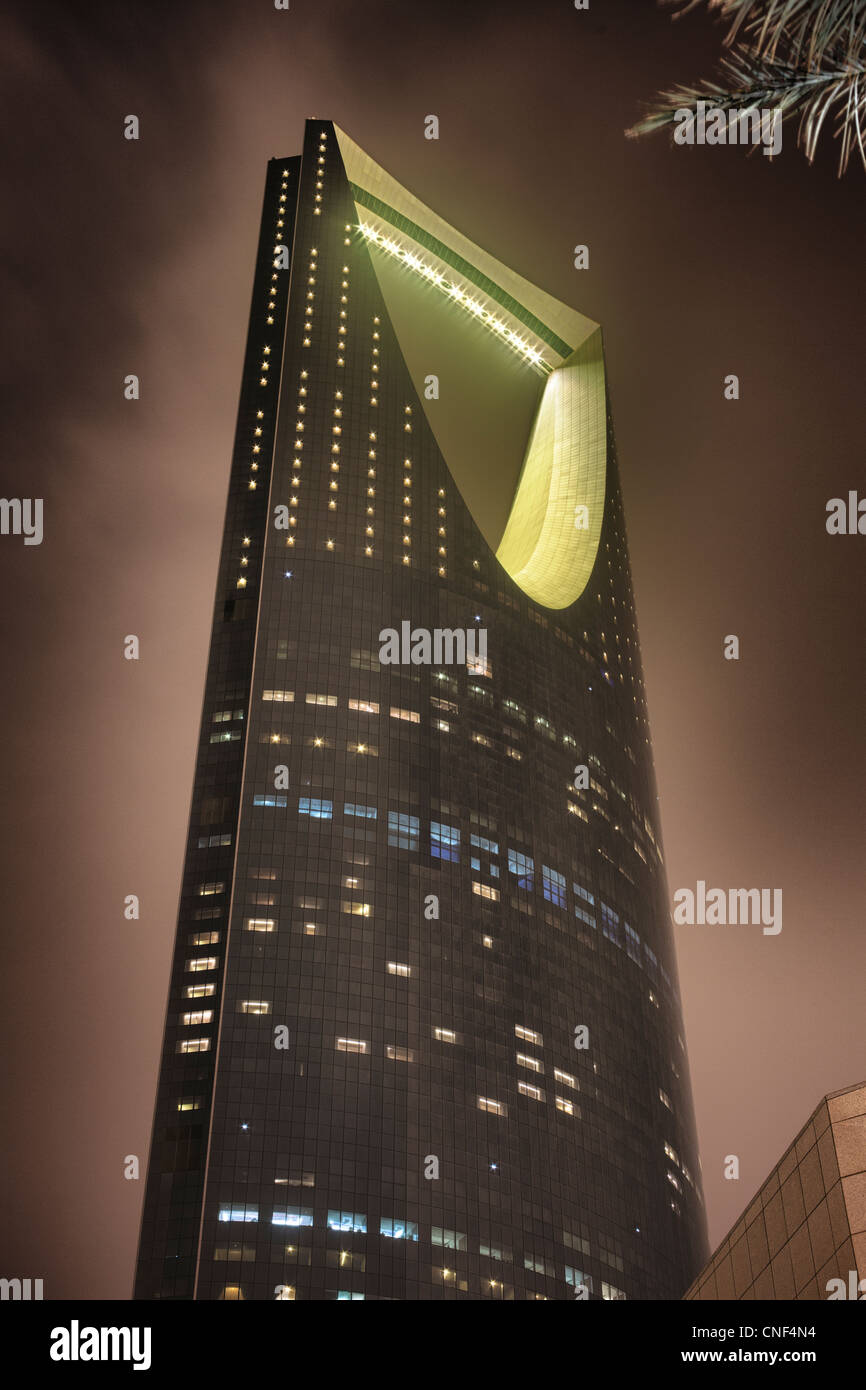 Kingdom Tower/Centre, Riyadh, Arabie saoudite dans la nuit Banque D'Images