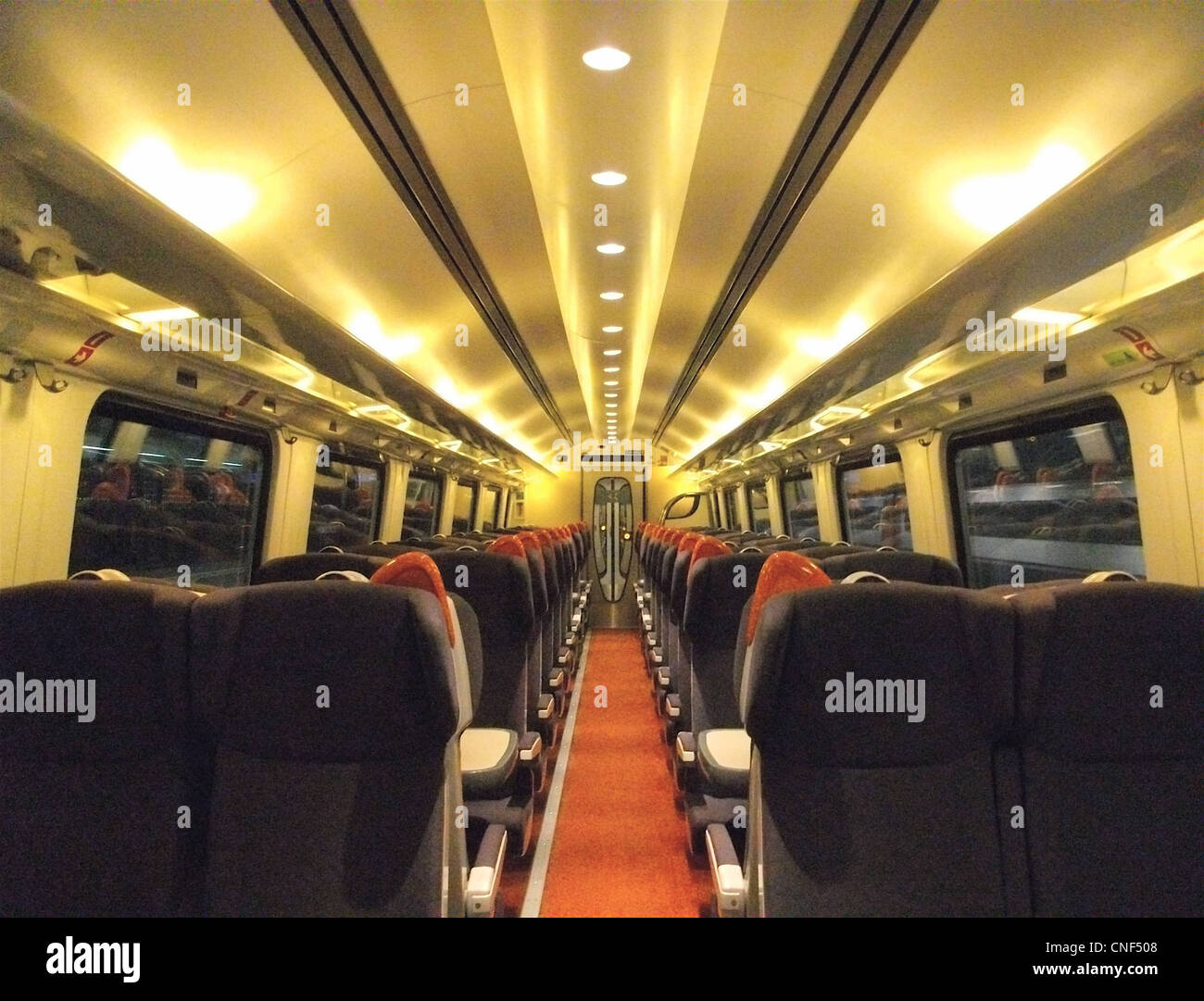 L'intérieur de la classe Standard à bord d'un véhicule de l'OSM dans un Bombardier Class 222/0 Méridien. Banque D'Images