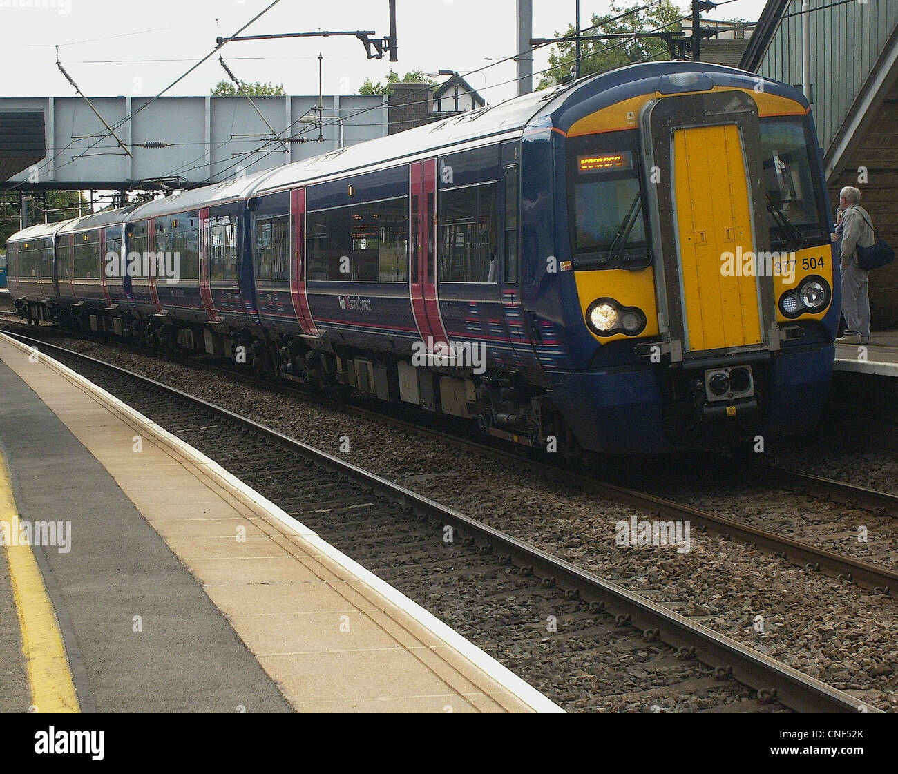 First Capital Connect liveried classe Bombardier Electrostar 377/5 n° 377504 à Saint Albans. Ces disposent d'un intérieur comme du Sud Banque D'Images