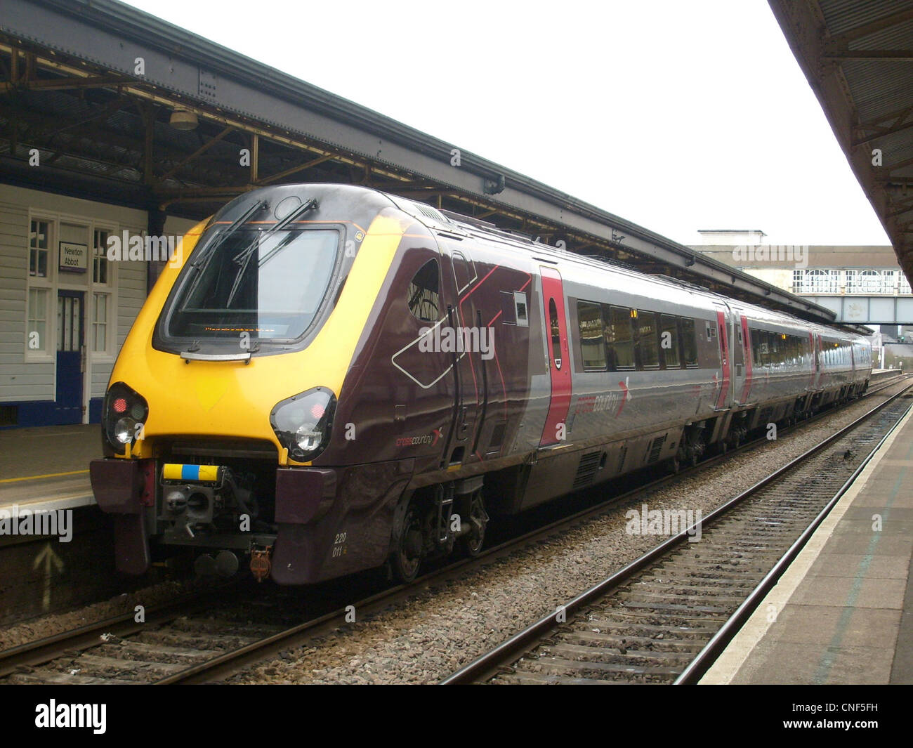 La classe Bombardier 220 n° 220011 Voyager à Newton Abbot Banque D'Images