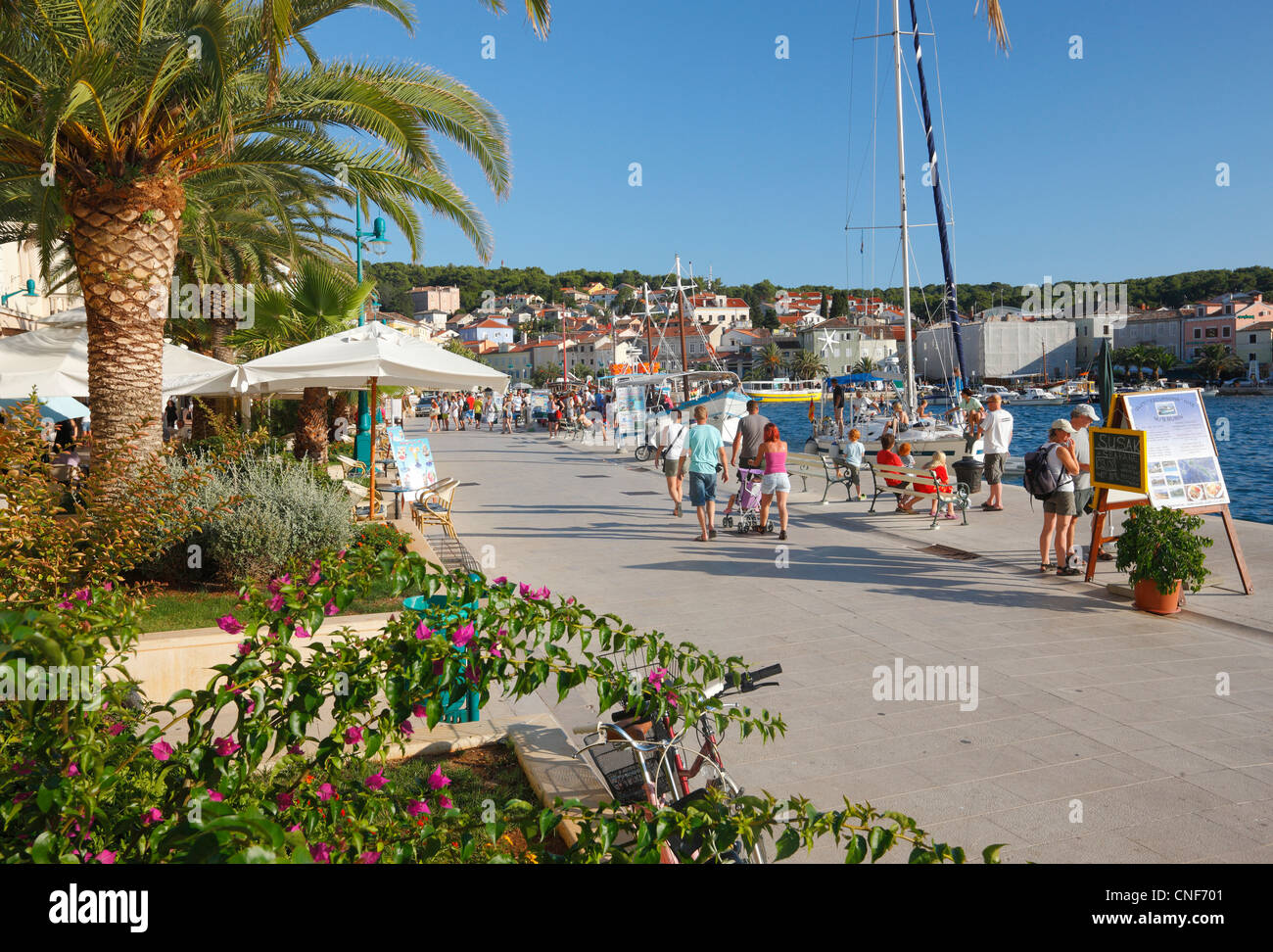 Promenade sur le Mali Losinj en Croatie Banque D'Images