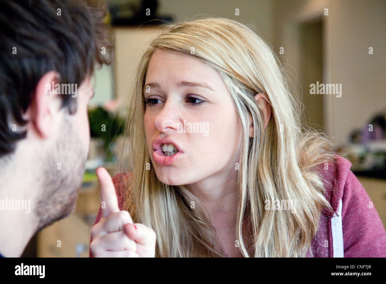 Jeune couple arguing, avoir un argument, UK Banque D'Images