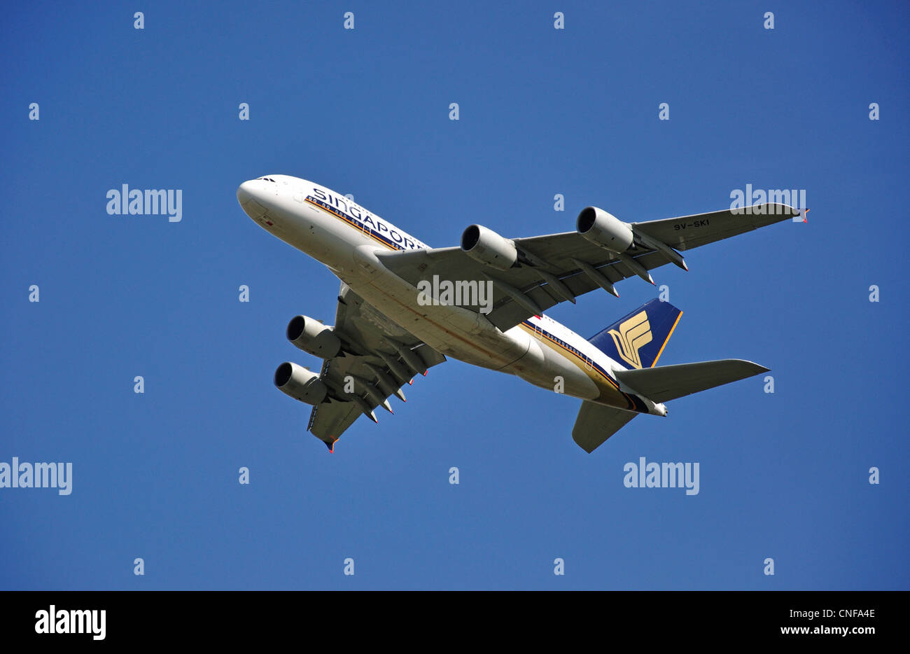 Singapore Airlines Airbus A380 décollant de l'aéroport de Heathrow. District londonien d'Hounslow, London, England, United Kingdom Banque D'Images