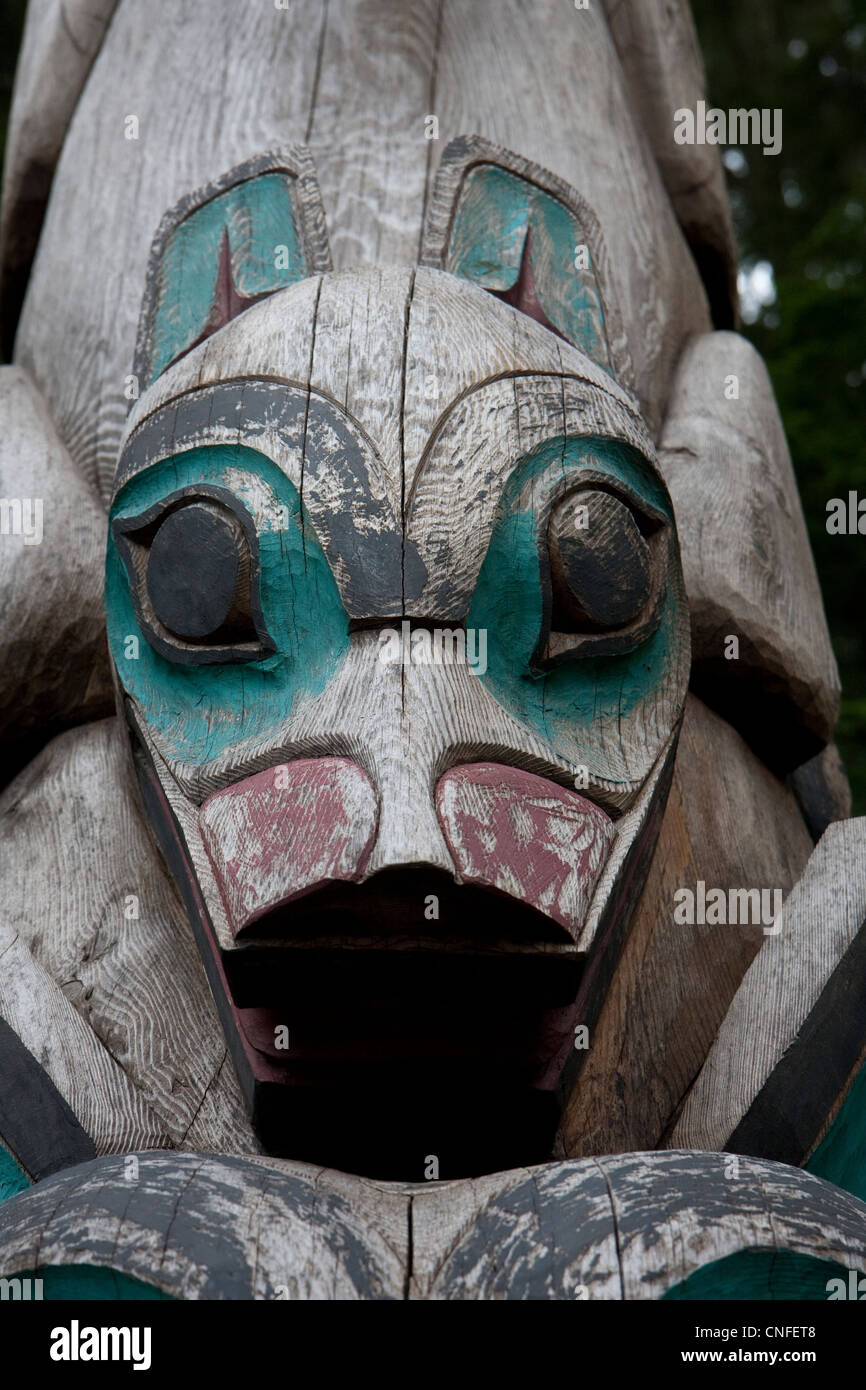 Le tlingit totems au parc historique national de Sitka, Sitka, Alaska, USA Banque D'Images