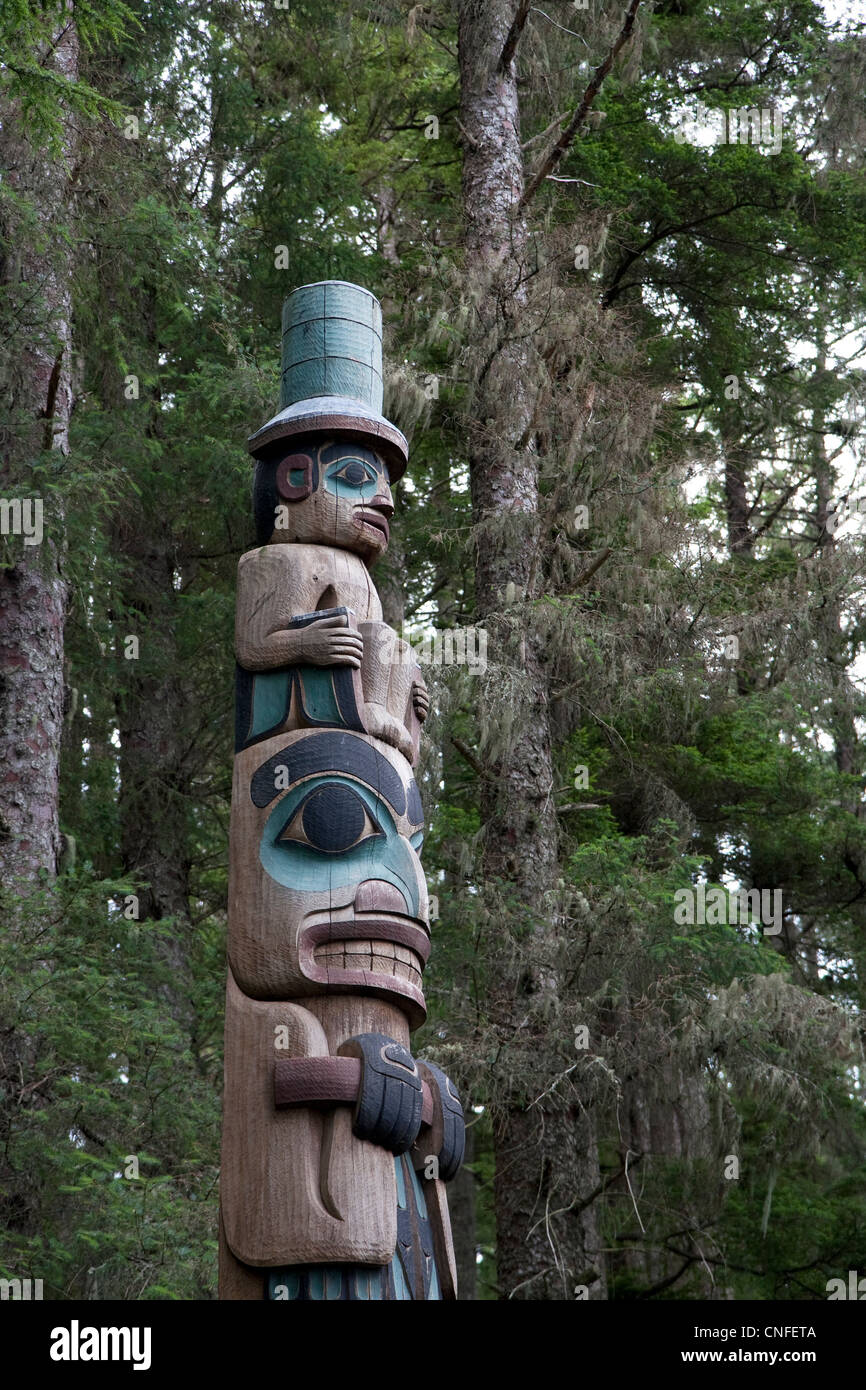 Le tlingit totems au parc historique national de Sitka, Sitka, Alaska, USA Banque D'Images