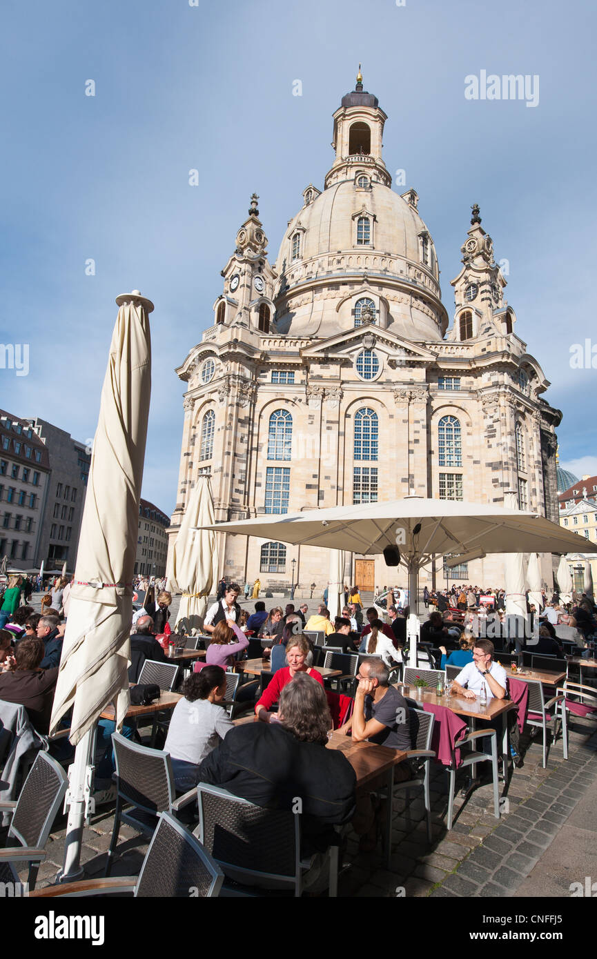 Place principale avec l'église de Notre-Dame de Dresde, Allemagne. Banque D'Images