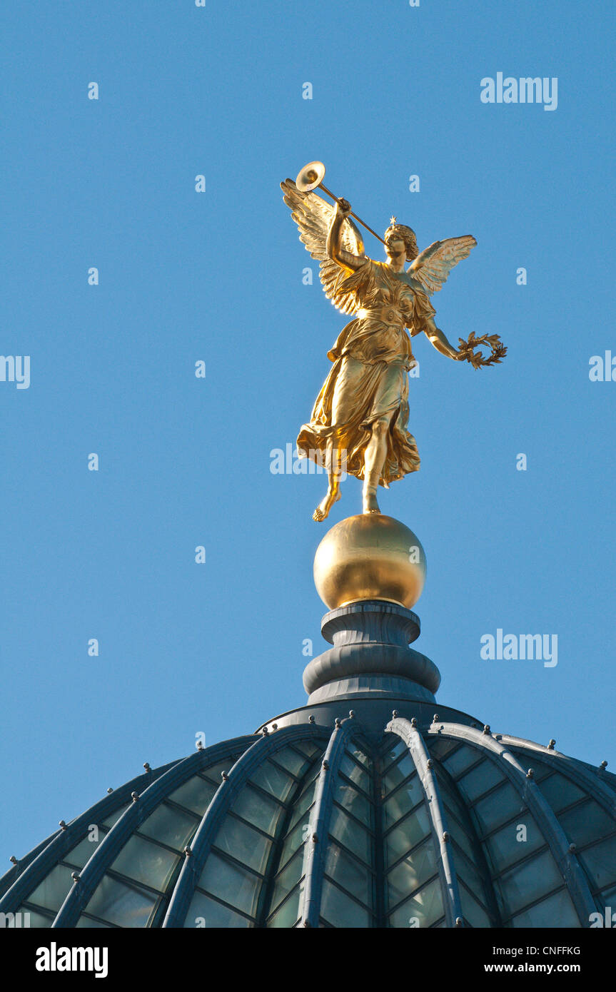 Dôme en verre sur l'Académie des Beaux-Arts de Kunstverein, bâtiment, Dresde, Allemagne. Banque D'Images