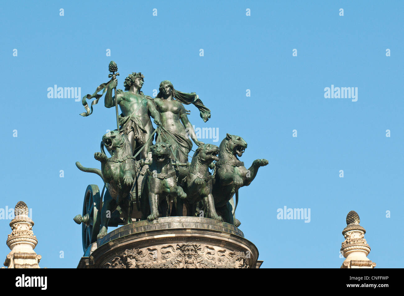 Au sommet de la sculpture Quadriga Panther (l'opéra Semperoper), Dresde, Allemagne. Banque D'Images